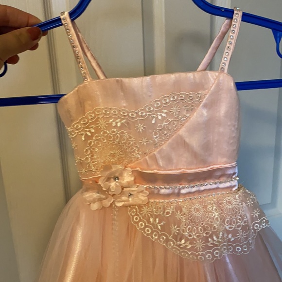 Beautiful dress for a 1 year old - Picture 3 of 4